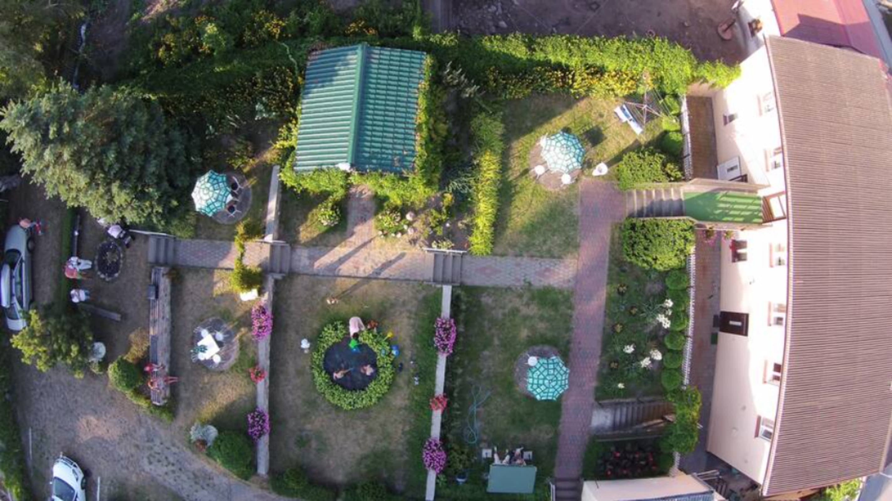 Ogród agroturystyki Hajduczek w Górznie